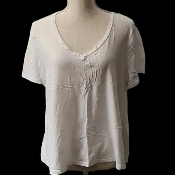 Old Navy Tee - Picture 1 of 3